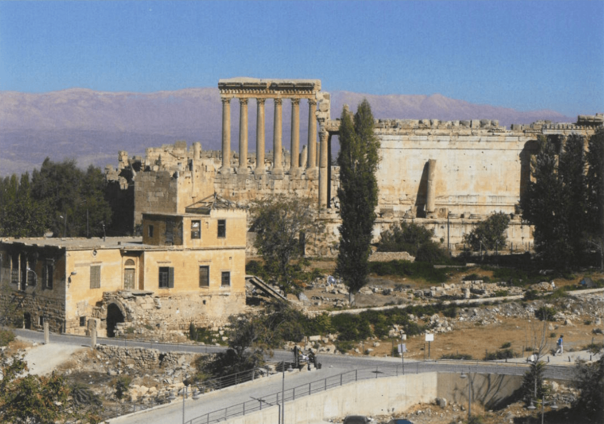 Dieses Bild hat ein leeres Alt-Attribut. Der Dateiname ist CHN_Baalbek1.png